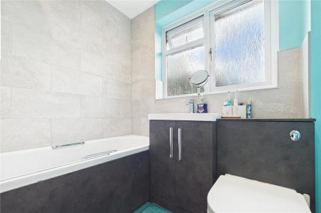 4 bedroom Link detached house for sale in Chaffinch Close, Basingstoke