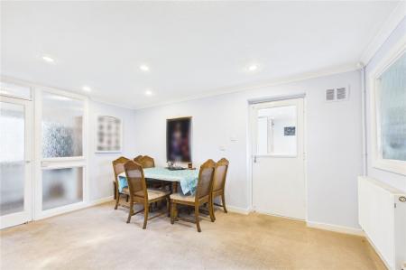 4 bedroom Link detached house for sale in Chaffinch Close, Basingstoke