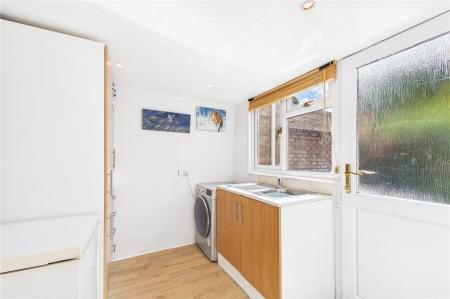 4 bedroom Link detached house for sale in Chaffinch Close, Basingstoke