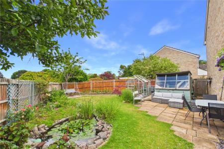 4 bedroom Link detached house for sale in Chaffinch Close, Basingstoke