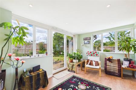4 bedroom Link detached house for sale in Chaffinch Close, Basingstoke