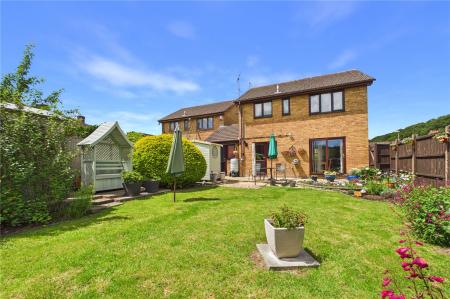 3 bedroom Link detached house for sale in Waterloo Avenue, Basingstoke