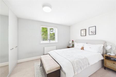 1 bedroom Flat to let in Fullbrook Avenue, Spencers Wood