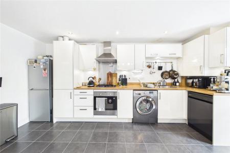 1 bedroom Flat to let in Fullbrook Avenue, Spencers Wood
