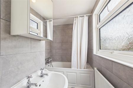 3 bedroom End of terrace house to let in Orkney Close, Basingstoke