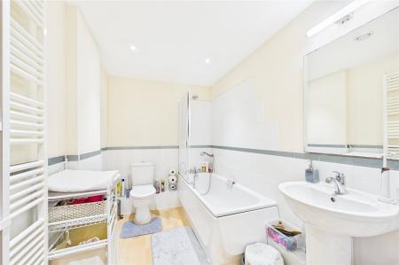2 bedroom Flat to let in Winterthur Way, Basingstoke