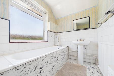 3 bedroom Semi-detached house for sale in Elmwood Way, Basingstoke