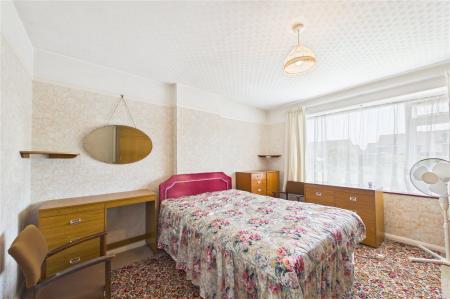 3 bedroom Semi-detached house for sale in Elmwood Way, Basingstoke