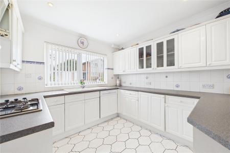 3 bedroom Detached bungalow for sale in Severn Gardens, Oakley
