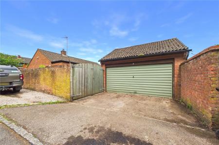 2 bedroom Detached bungalow to let in Portway, Riseley