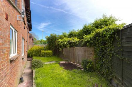 1 bedroom Ground floor flat to let in Monkswood Crescent, Tadley