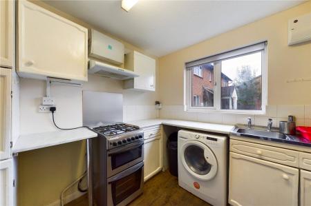 1 bedroom Ground floor flat to let in Monkswood Crescent, Tadley