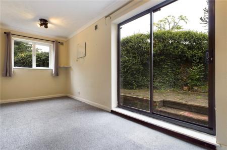 1 bedroom Ground floor flat to let in Monkswood Crescent, Tadley