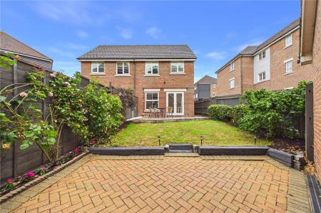 2 bedroom Semi-detached house for sale in Richards Field, Chineham