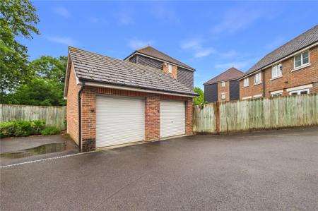 2 bedroom Semi-detached house for sale in Richards Field, Chineham