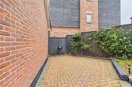 2 bedroom Semi-detached house for sale in Richards Field, Chineham
