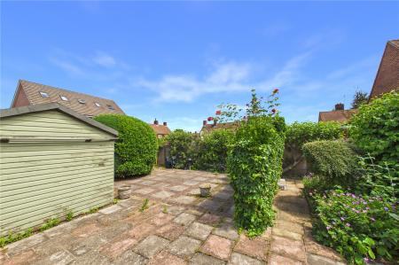 3 bedroom End of terrace house for sale in Queen Mary Avenue, Basingstoke