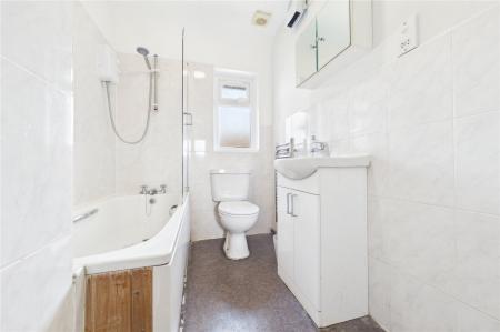 3 bedroom End of terrace house for sale in Queen Mary Avenue, Basingstoke