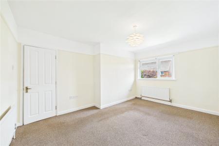 3 bedroom End of terrace house for sale in Queen Mary Avenue, Basingstoke