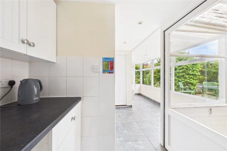 3 bedroom End of terrace house for sale in Queen Mary Avenue, Basingstoke
