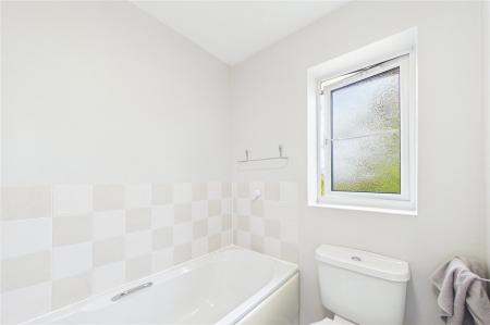 3 bedroom Terraced House to let in Herriard Place, Beggarwood