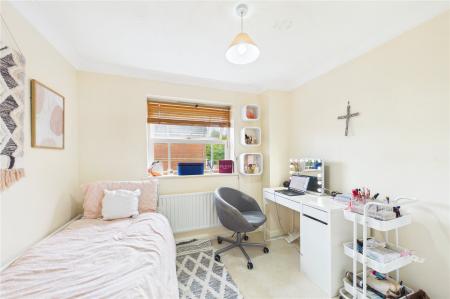 5 bedroom Detached house to let in Firecrest Road, Basingstoke