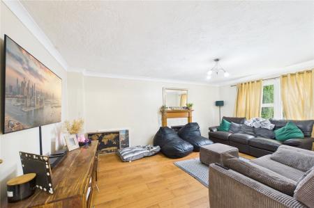 5 bedroom Detached house to let in Firecrest Road, Basingstoke