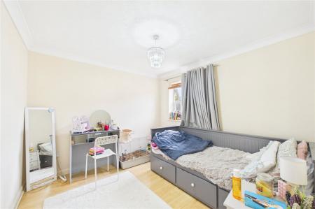5 bedroom Detached house to let in Firecrest Road, Basingstoke