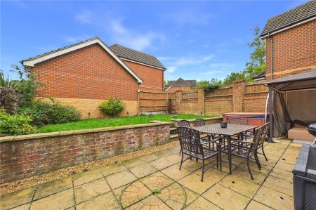5 bedroom Detached house to let in Firecrest Road, Basingstoke