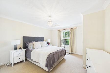 5 bedroom Detached house to let in Firecrest Road, Basingstoke