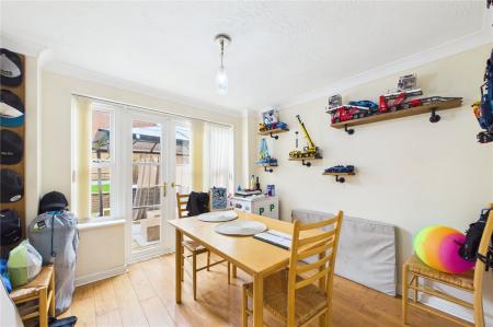 5 bedroom Detached house to let in Firecrest Road, Basingstoke