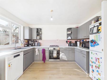4 bedroom Terraced House for sale in Lehar Close, Basingstoke
