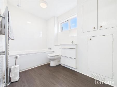 4 bedroom Terraced House for sale in Lehar Close, Basingstoke