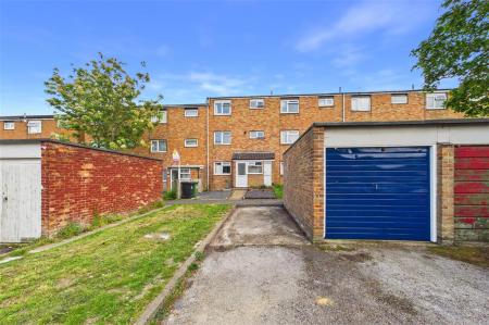 4 bedroom Terraced House for sale in Lehar Close, Basingstoke