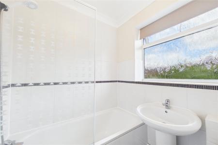 2 bedroom Maisonette to let in Hamelyn Road, Basingstoke