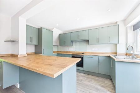 3 bedroom Terraced House to let in Wildwood Drive, Baughurst