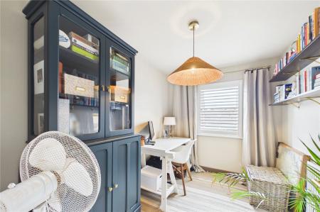 3 bedroom Semi-detached house for sale in Benfield Drive, Basingstoke