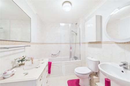2 bedroom Flat for sale in Sherborne Road, Basingstoke