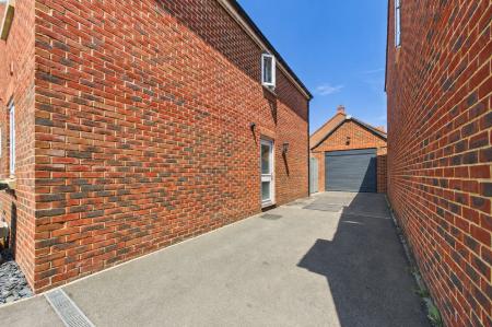3 bedroom Detached house for sale in Cleeve Road, Basingstoke