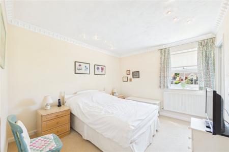 3 bedroom Detached house for sale in Chatsworth Green, Hatch Warren