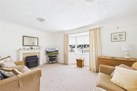 3 bedroom Detached house for sale in Chatsworth Green, Hatch Warren