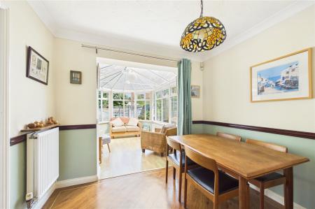 3 bedroom Detached house for sale in Chatsworth Green, Hatch Warren