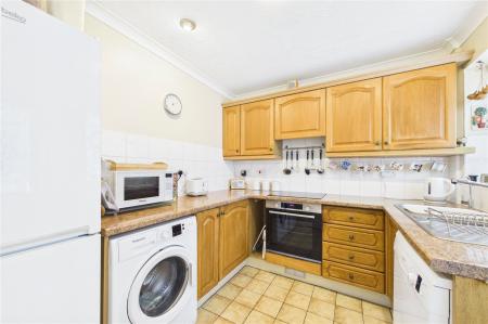 3 bedroom Detached house for sale in Chatsworth Green, Hatch Warren