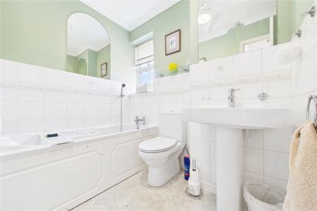 3 bedroom Detached house for sale in Chatsworth Green, Hatch Warren