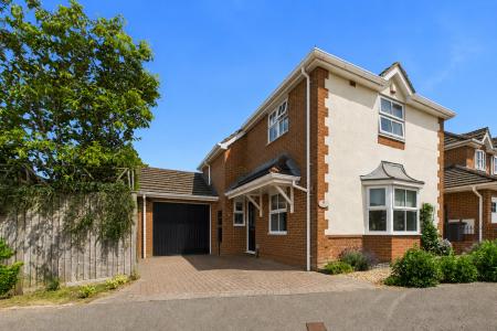 3 bedroom Detached house for sale in Chatsworth Green, Hatch Warren