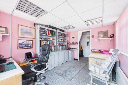 3 bedroom Semi-detached house for sale in Buckskin Lane, Basingstoke