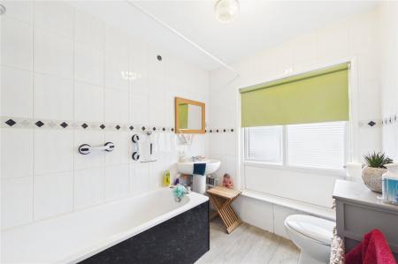 3 bedroom Terraced House for sale in Fountains Close, Basingstoke