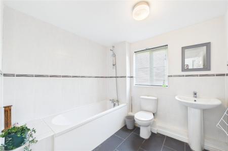 2 bedroom Ground floor flat to let in Sherborne Road, Basingstoke