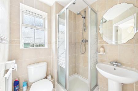 5 bedroom Detached house to let in Bryant Crescent, Spencers Wood