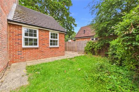5 bedroom Detached house to let in Bryant Crescent, Spencers Wood